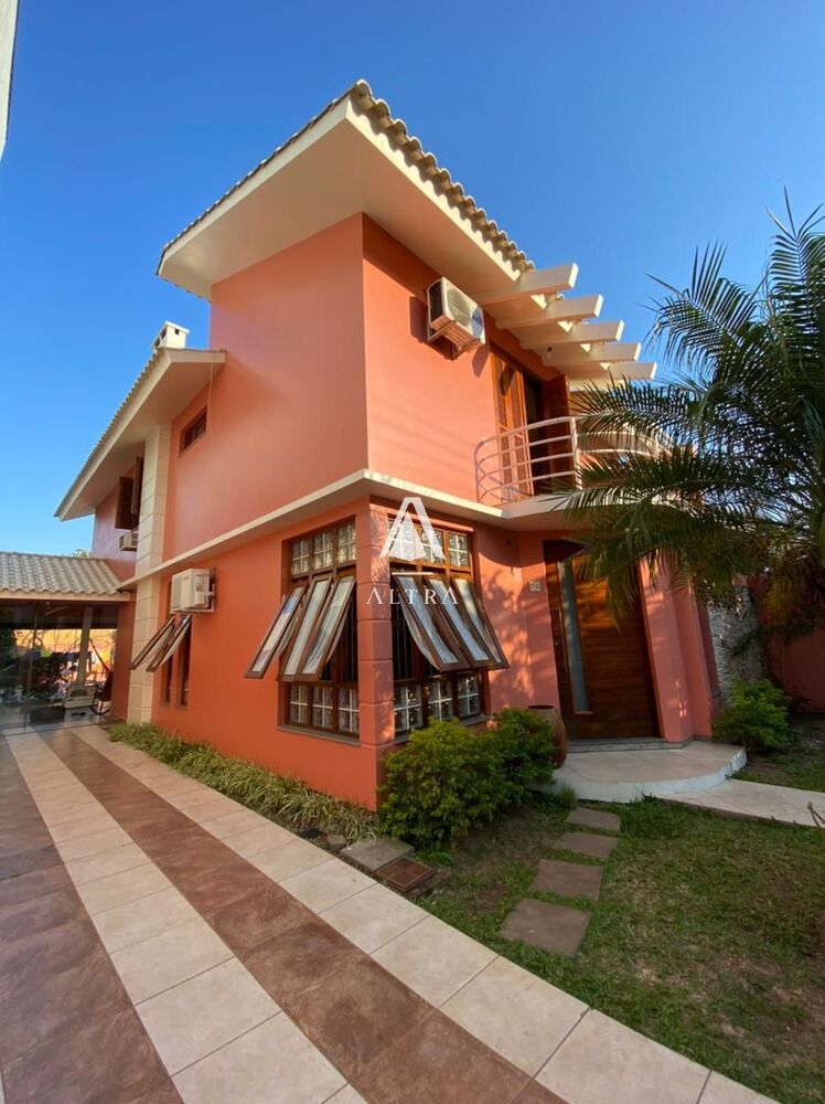 Casa à venda com 4 quartos, 300m² - Foto 1