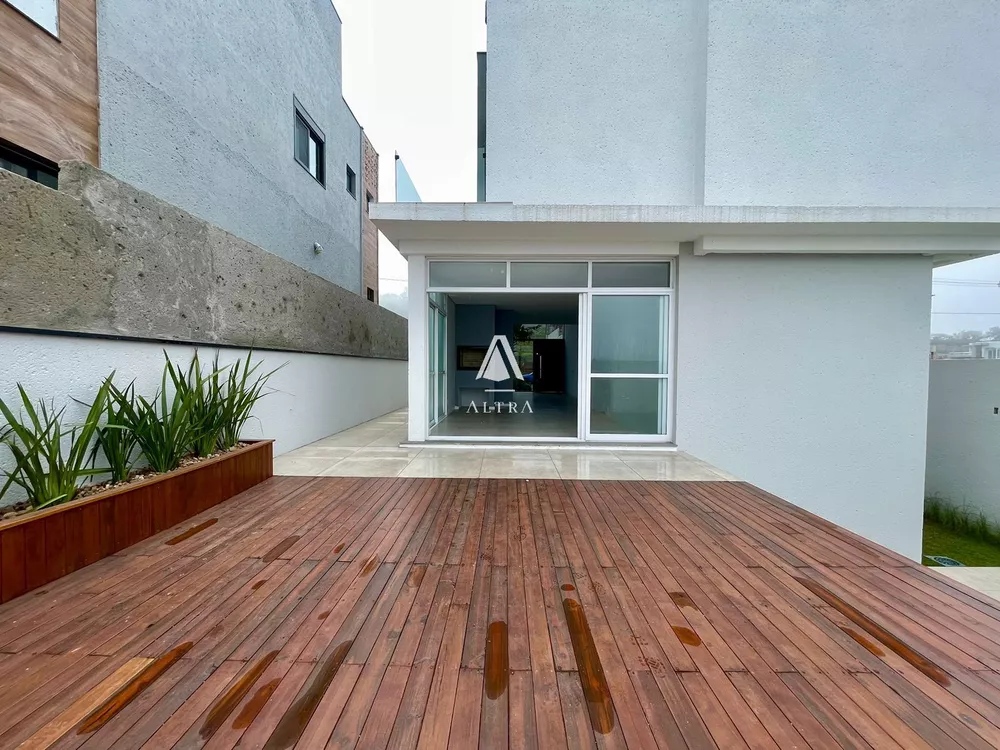 Casa de Condomínio à venda com 3 quartos, 225m² - Foto 3