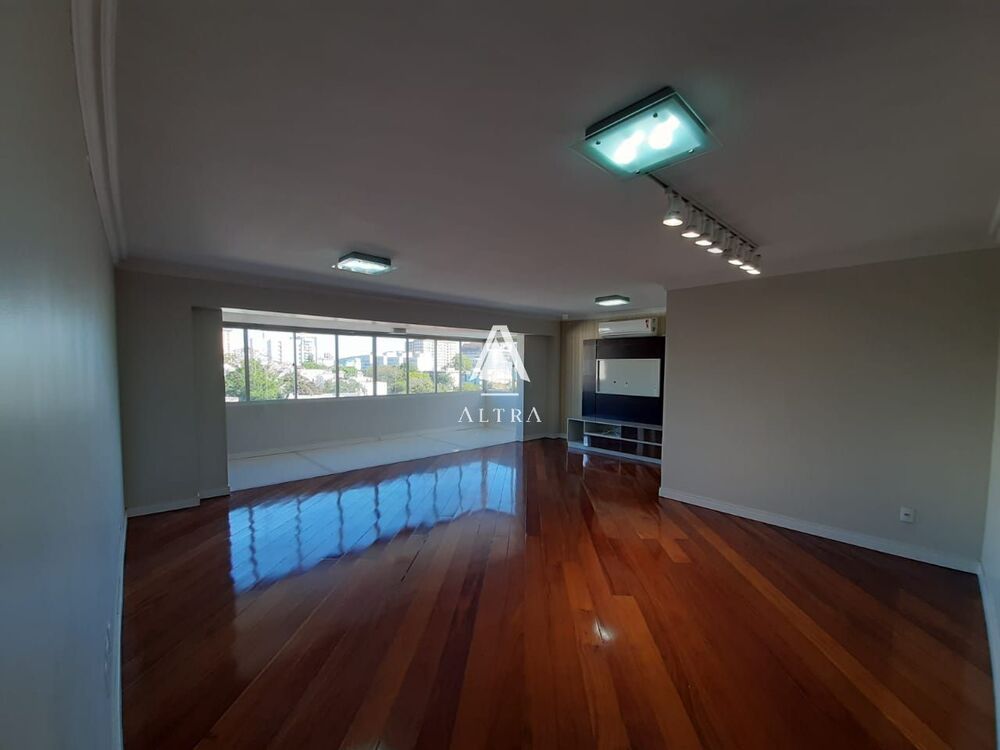 Apartamento à venda com 3 quartos, 145m² - Foto 1