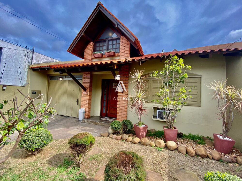 Casa à venda com 3 quartos, 270m² - Foto 1