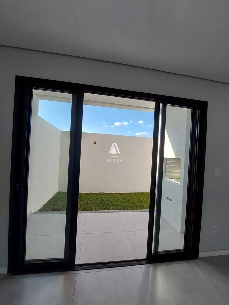 Casa à venda com 2 quartos, 84m² - Foto 2