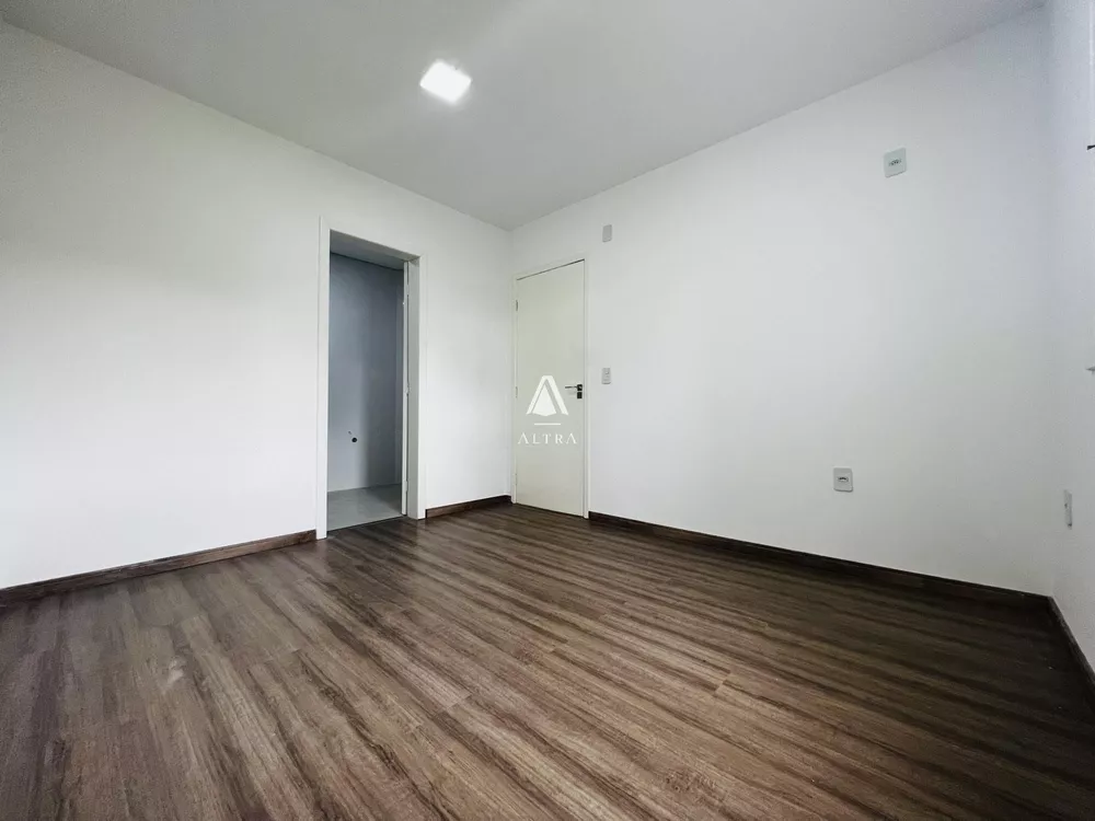 Casa à venda com 3 quartos, 216m² - Foto 3