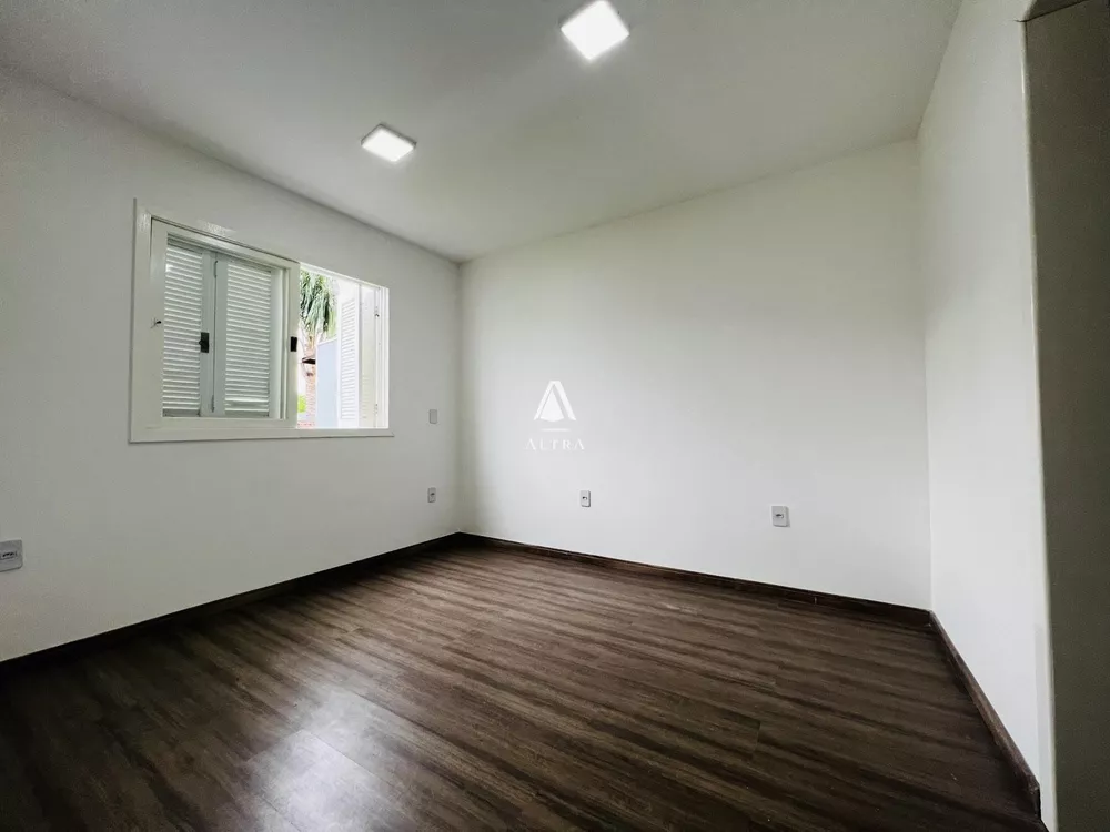 Casa à venda com 3 quartos, 216m² - Foto 4