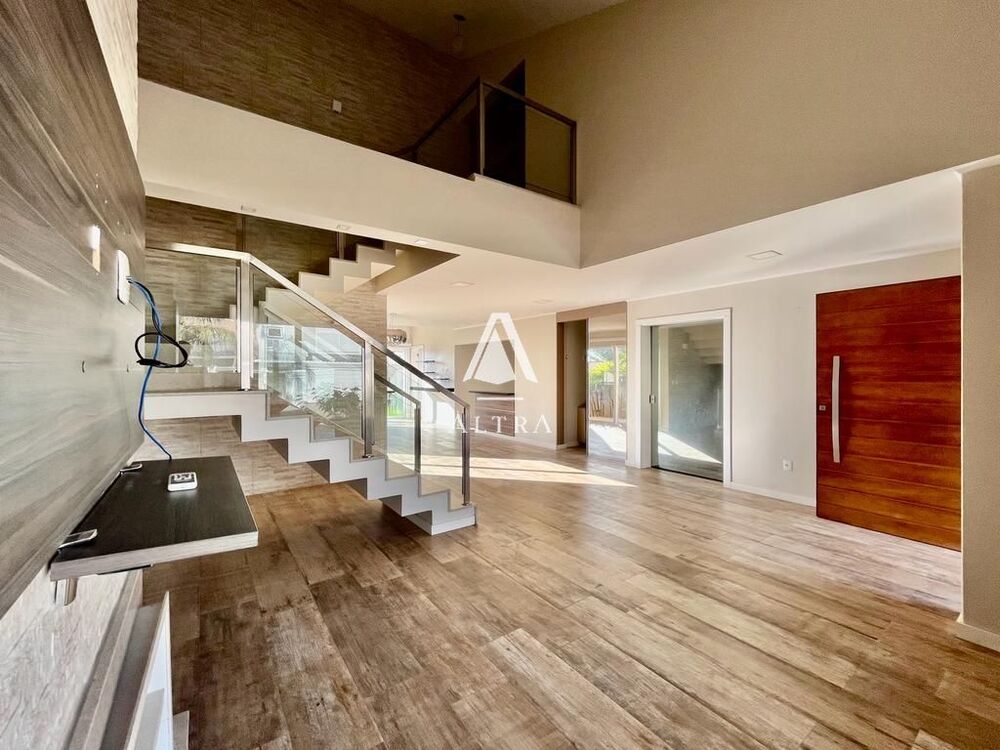 Casa, 4 quartos, 256 m² - Foto 1