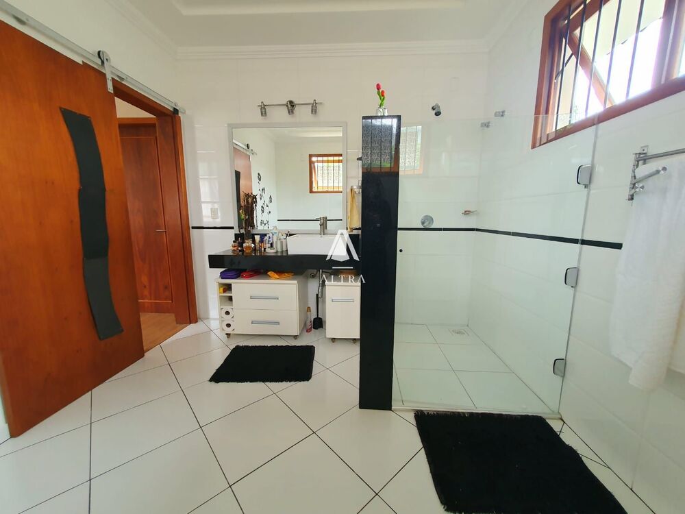 Casa, 4 quartos, 232 m² - Foto 1