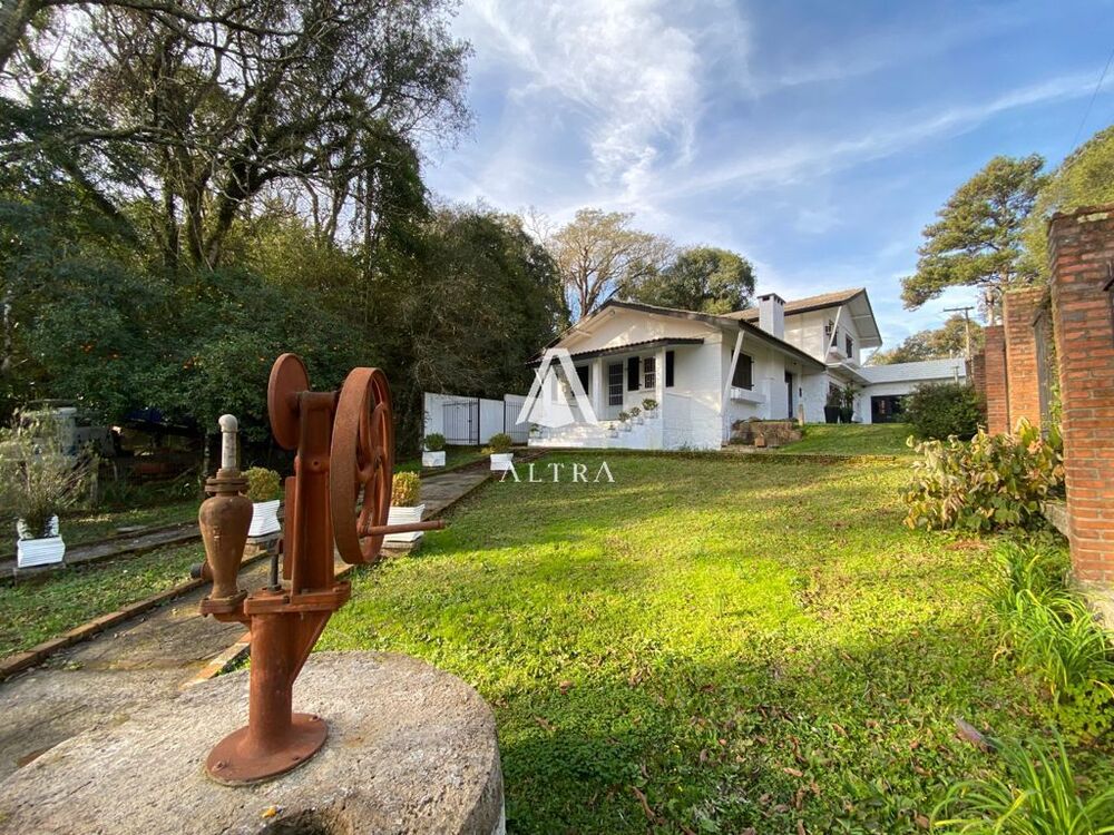 Casa à venda com 4 quartos, 341m² - Foto 1