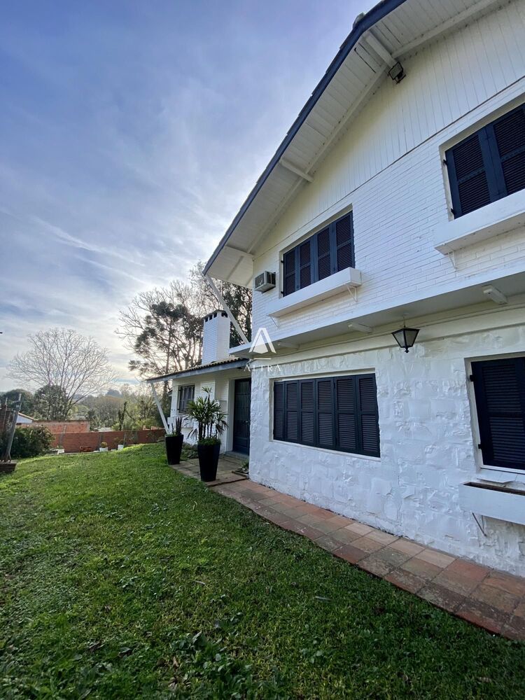 Casa à venda com 4 quartos, 341m² - Foto 2