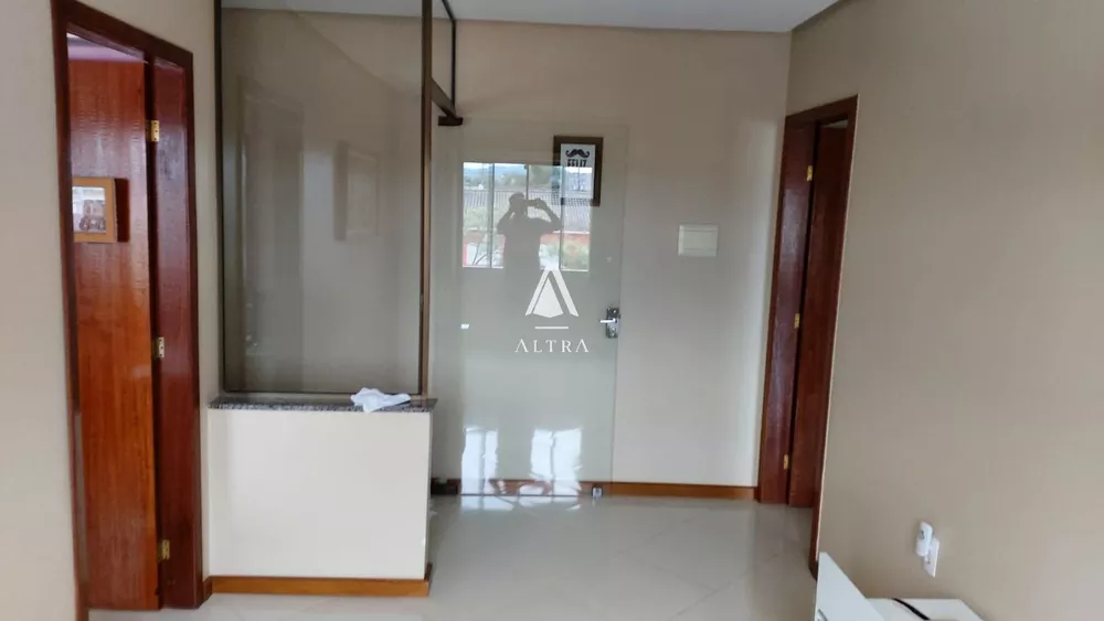 Casa à venda com 2 quartos, 205m² - Foto 2