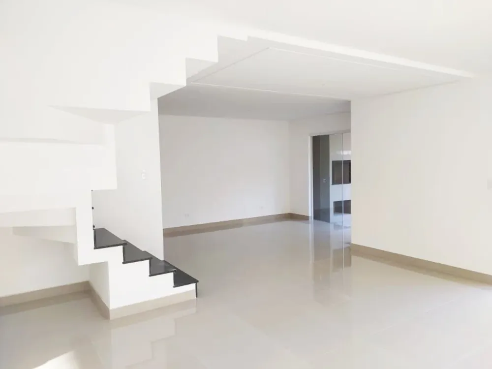 Sobrado, 3 quartos, 226 m² - Foto 1