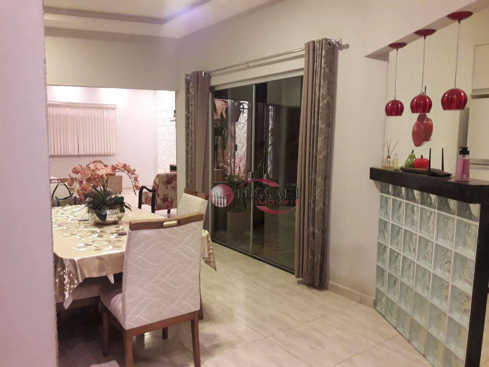 Casa, 3 quartos, 240 m² - Foto 1