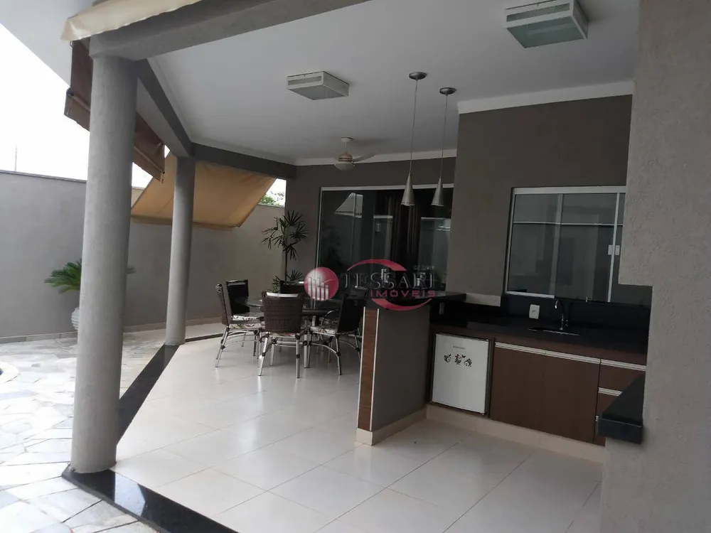 Casa, 3 quartos, 250 m² - Foto 1