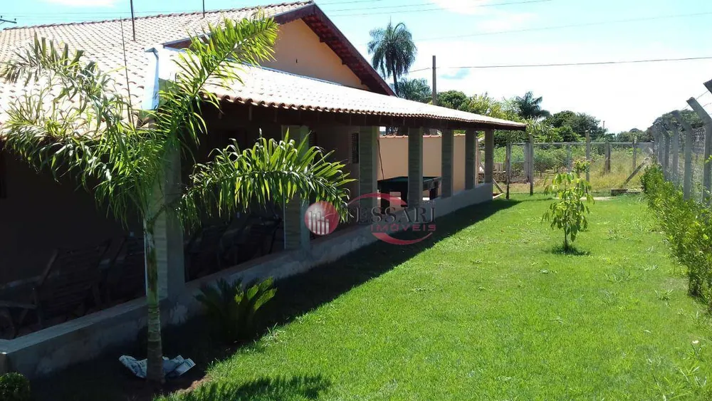 Chácara, 3 quartos, 1400 m² - Foto 1