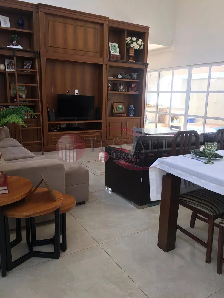Casa, 3 quartos, 243 m² - Foto 2