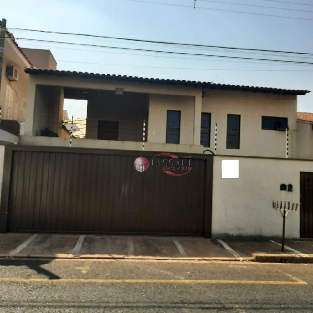 Casa, 3 quartos, 253 m² - Foto 1