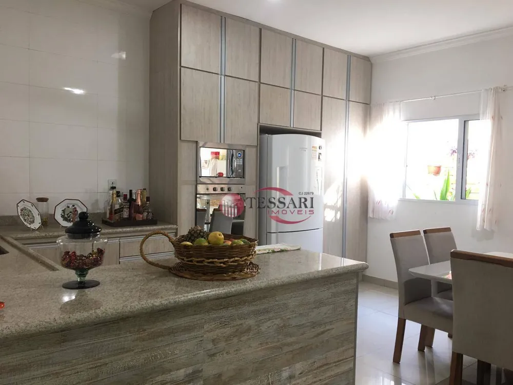 Casa, 3 quartos, 234 m² - Foto 1