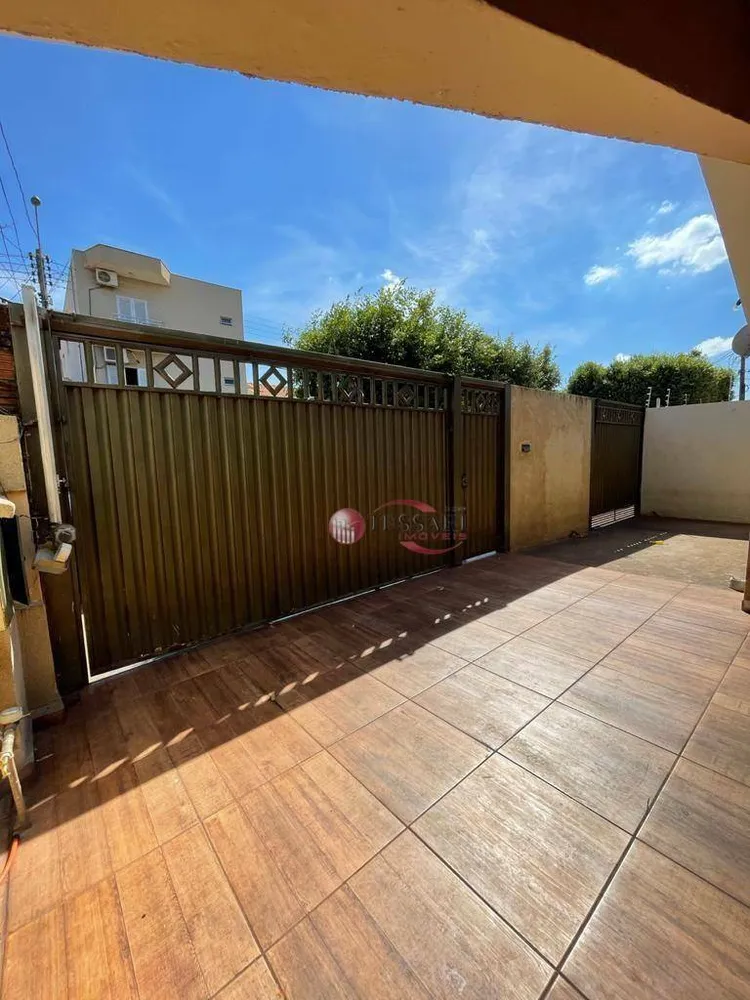 Casa, 3 quartos, 245 m² - Foto 2