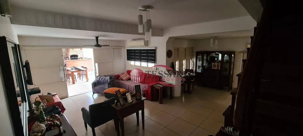 Casa, 3 quartos, 234 m² - Foto 1