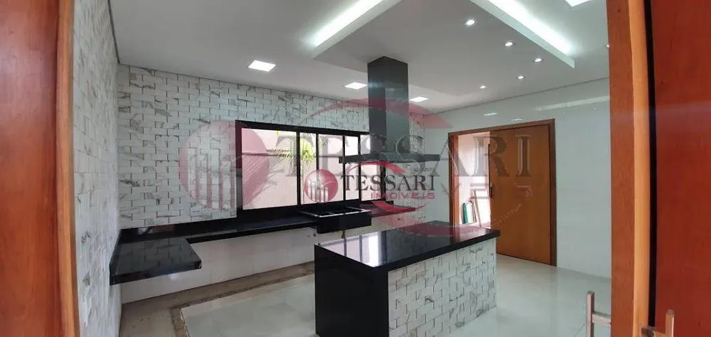 Casa, 3 quartos, 216 m² - Foto 2
