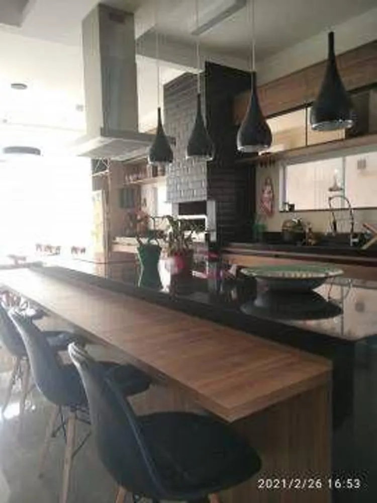 Casa, 3 quartos, 200 m² - Foto 1