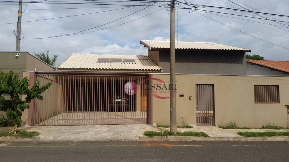 Casa, 3 quartos, 242 m² - Foto 1