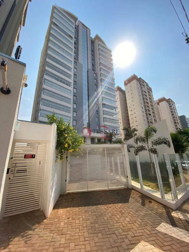 Apartamento, 3 quartos, 245 m² - Foto 1