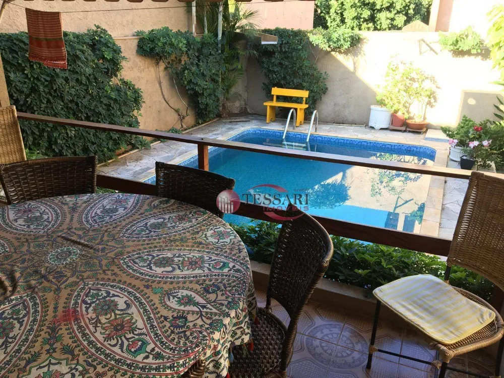 Casa, 3 quartos, 227 m² - Foto 1