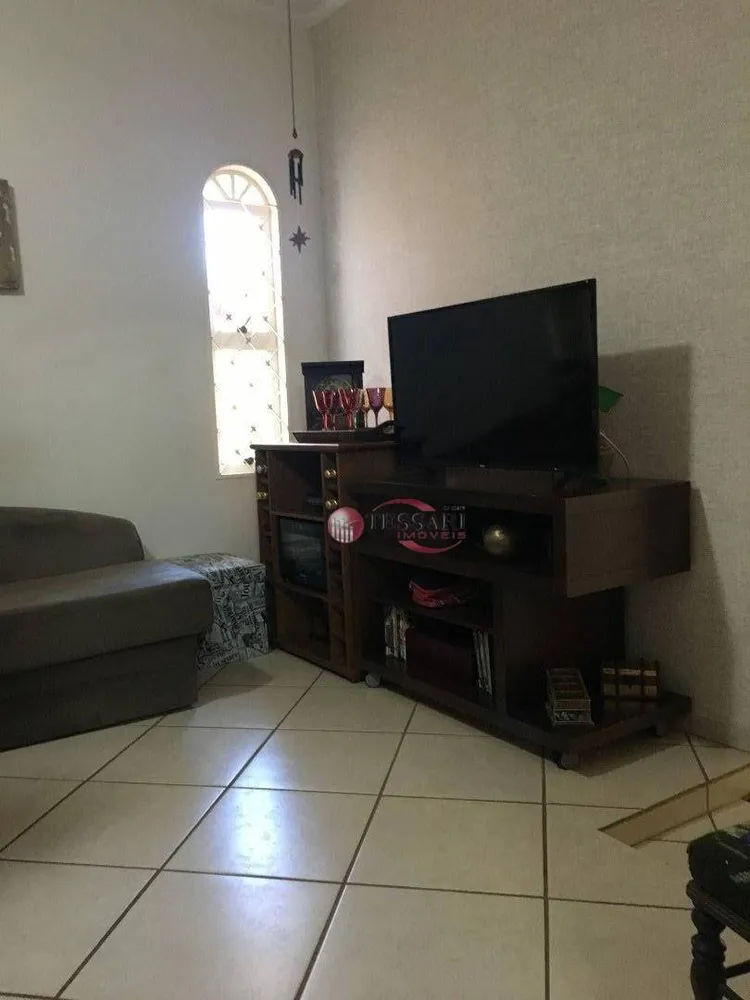 Casa, 3 quartos, 227 m² - Foto 2
