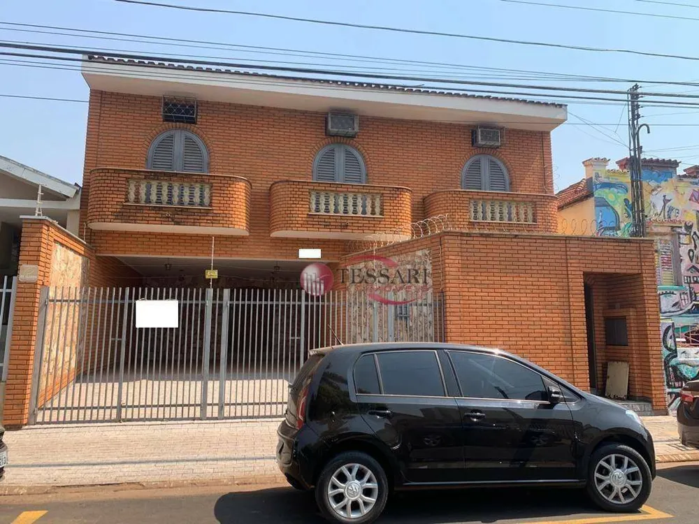 Casa, 3 quartos, 242 m² - Foto 1