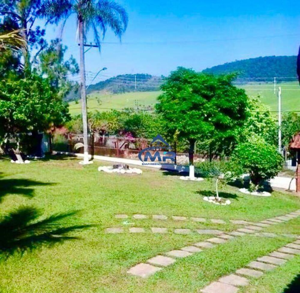 Chácara à venda com 3 quartos, 211m² - Foto 1