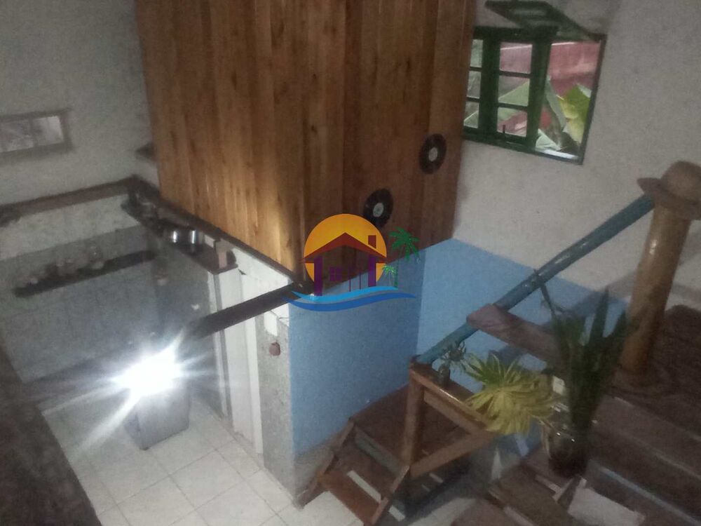 Casa à venda com 3 quartos, 210m² - Foto 3