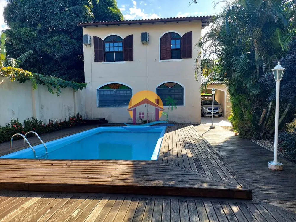 Casa, 5 quartos, 242 m² - Foto 1