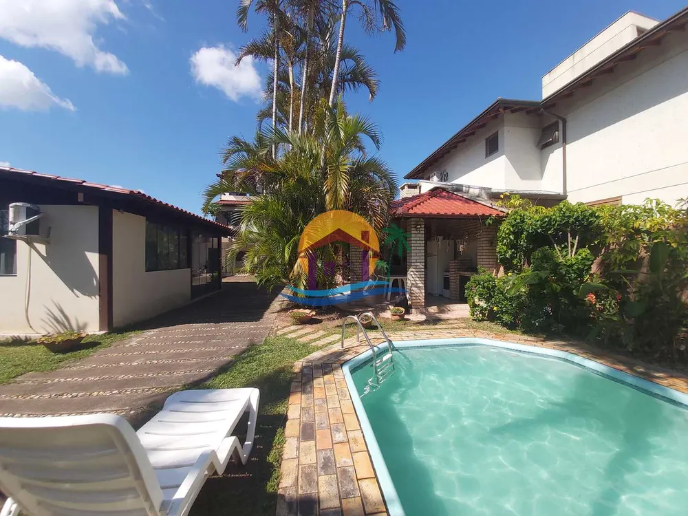 Casa, 5 quartos, 230 m² - Foto 1