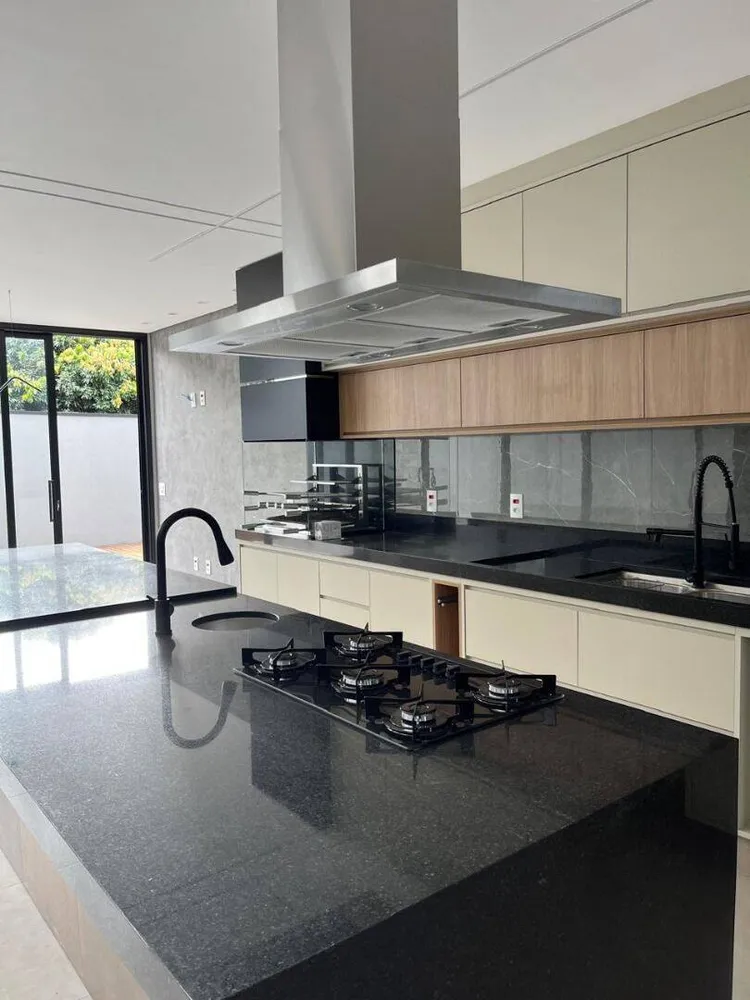 Casa, 3 quartos, 233 m² - Foto 4