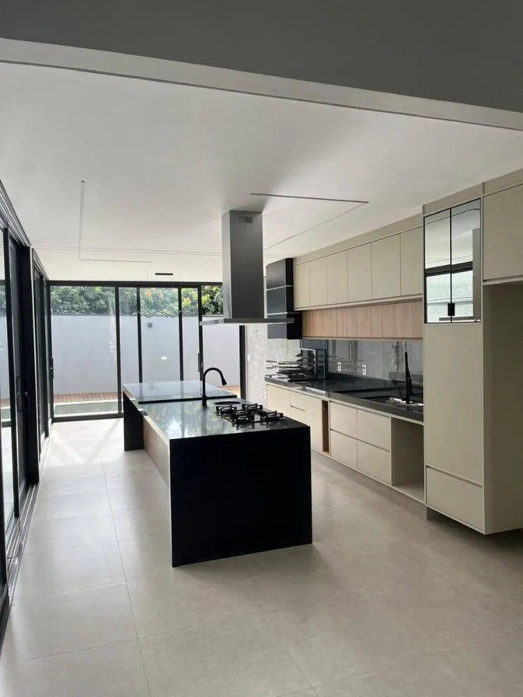 Casa, 3 quartos, 233 m² - Foto 2