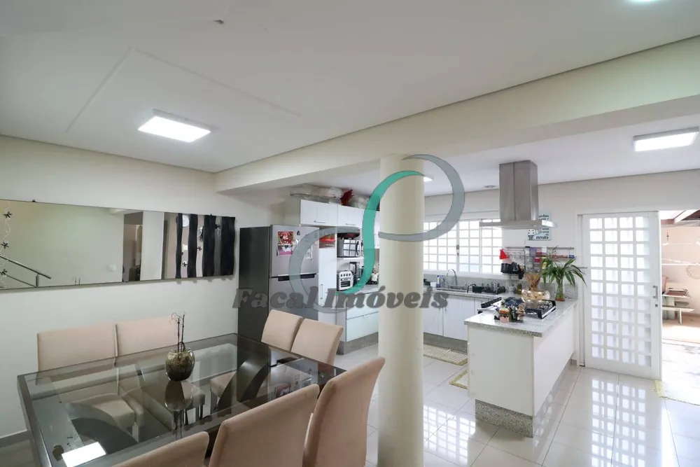 Casa, 3 quartos, 217 m² - Foto 3