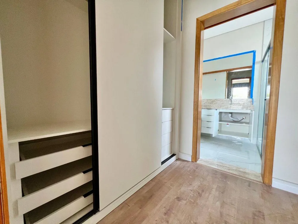 Casa, 3 quartos, 251 m² - Foto 1