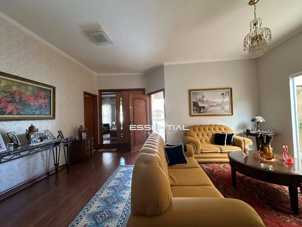 Casa, 4 quartos, 238 m² - Foto 1