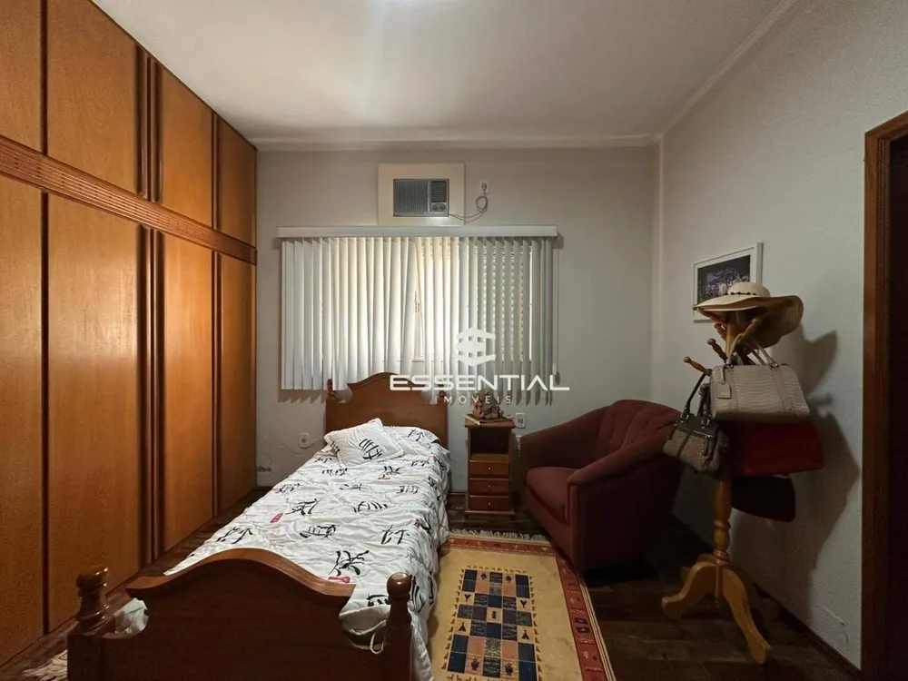 Casa, 4 quartos, 238 m² - Foto 1