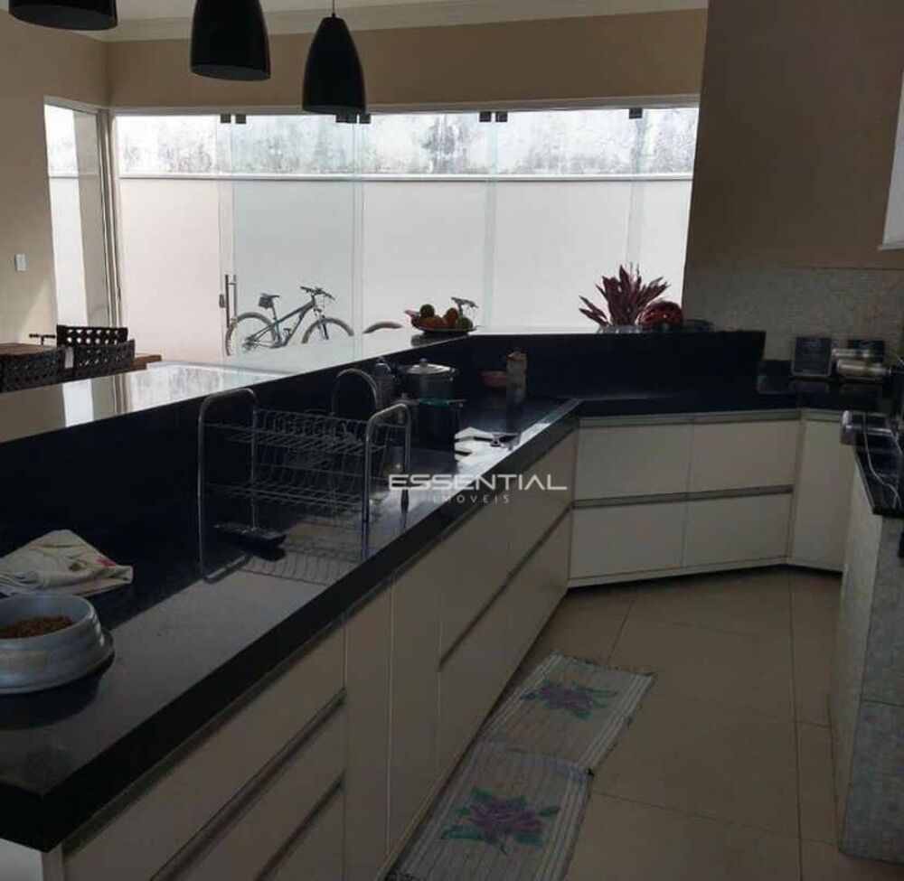 Casa, 3 quartos, 275 m² - Foto 4