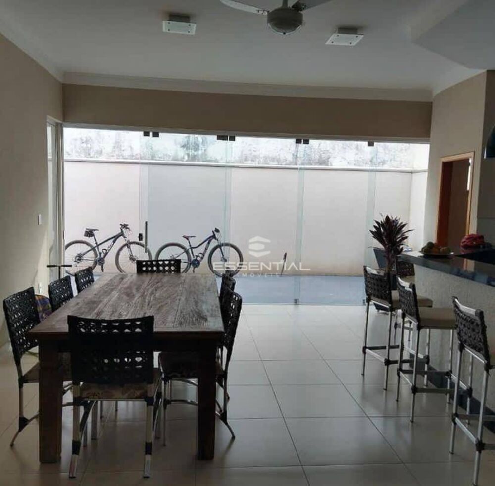 Casa, 3 quartos, 275 m² - Foto 1