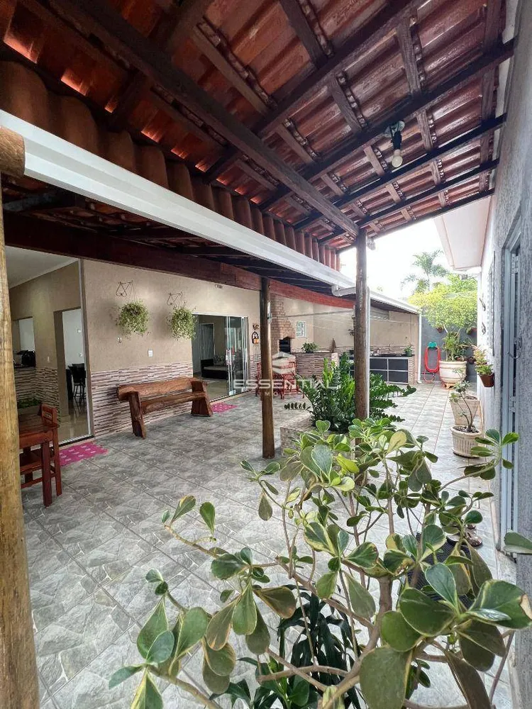 Casa, 3 quartos, 234 m² - Foto 1