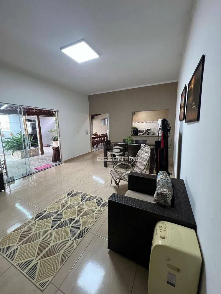 Casa, 3 quartos, 234 m² - Foto 2