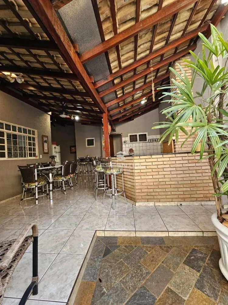 Casa, 4 quartos, 217 m² - Foto 1