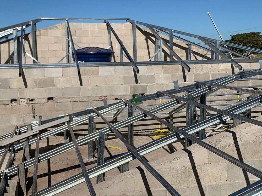 Casa à venda com 3 quartos, 77m² - Foto 2