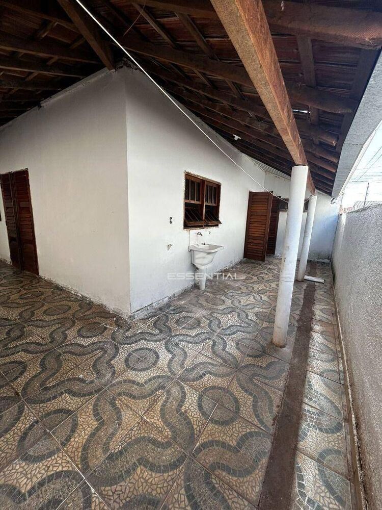 Casa à venda com 2 quartos, 150m² - Foto 2