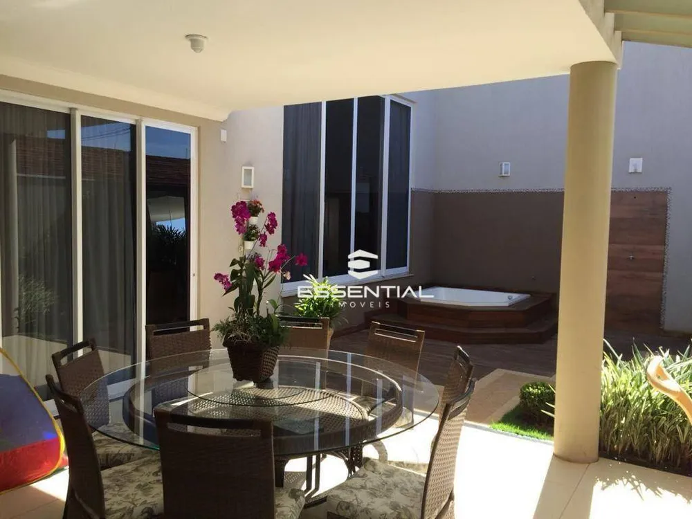 Casa, 3 quartos, 250 m² - Foto 1
