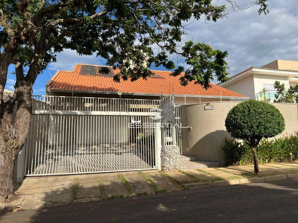 Sobrado, 3 quartos, 480 m² - Foto 1