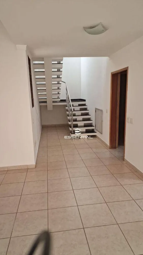 Casa, 3 quartos, 222 m² - Foto 2