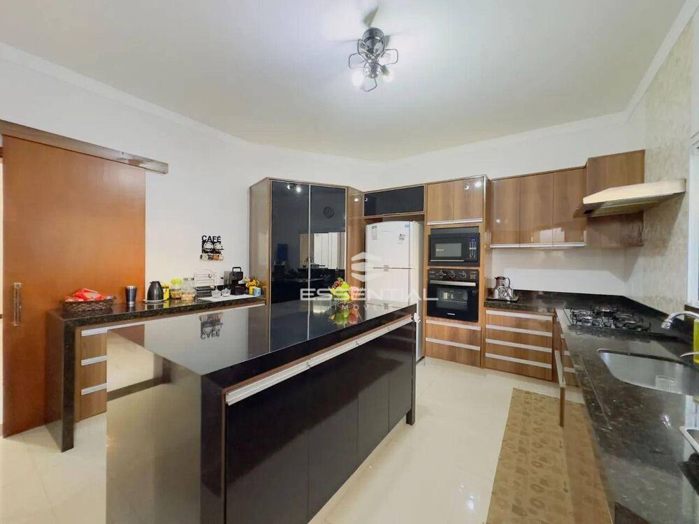 Casa, 4 quartos, 340 m² - Foto 2