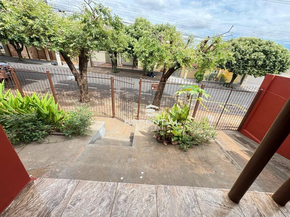 Casa, 3 quartos, 192 m² - Foto 2
